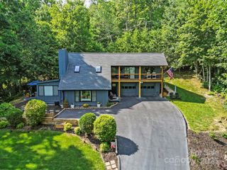 2440 W Cumming Woods Lane, Hendersonville, NC 28739