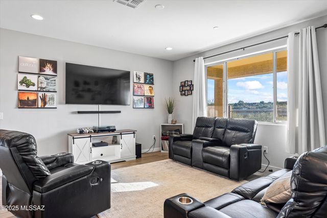 11162 S Golden Aspen Drive, Vail, AZ 85641