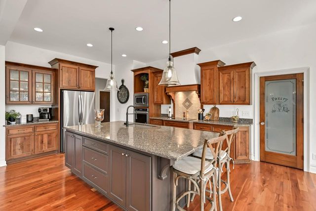 W174N7452 Wilson DRIVE, Menomonee Falls, WI 53051