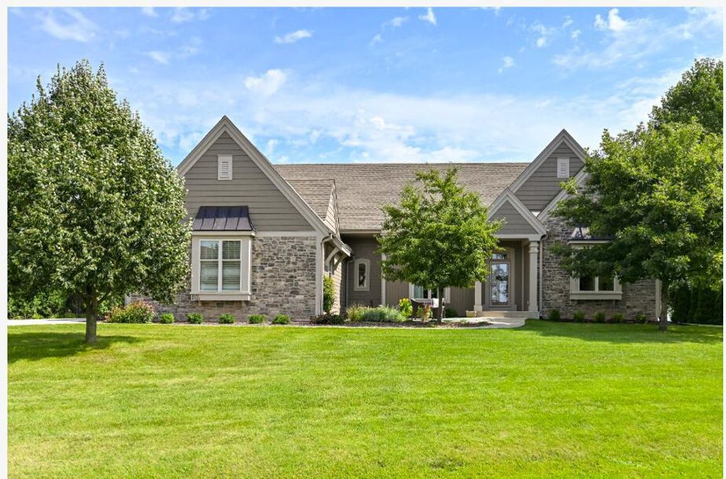 W174N7452 Wilson DRIVE, Menomonee Falls, WI 53051
