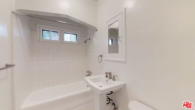 1260 N Flores Street 4, West Hollywood, CA 90069