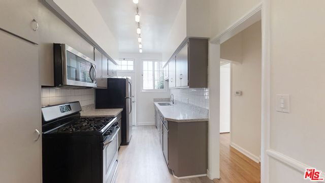 1260 N Flores Street 4, West Hollywood, CA 90069