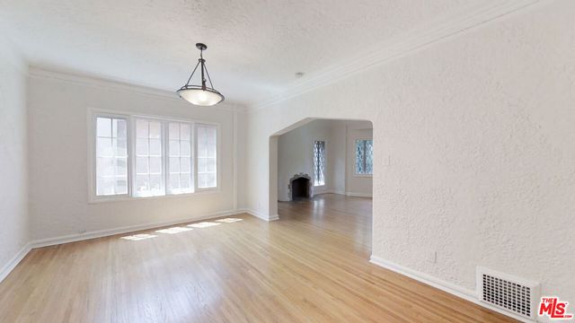 1260 N Flores Street 4, West Hollywood, CA 90069