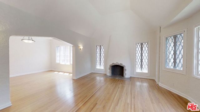 1260 N Flores Street 4, West Hollywood, CA 90069