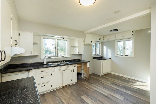 1820 W 3rd Street, Perry, IA 50220