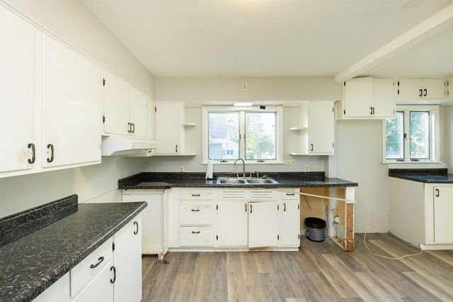 1820 W 3rd Street, Perry, IA 50220