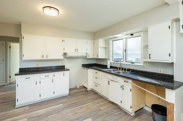 1820 W 3rd Street, Perry, IA 50220