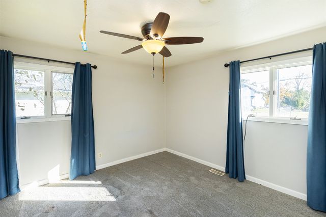 1820 W 3rd Street, Perry, IA 50220