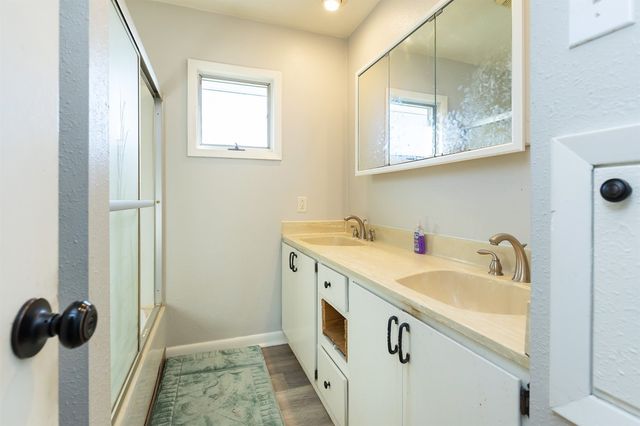 1820 W 3rd Street, Perry, IA 50220