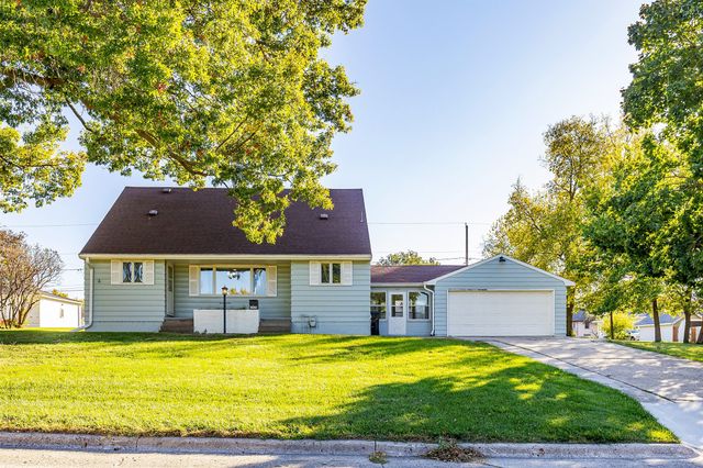 1820 W 3rd Street, Perry, IA 50220