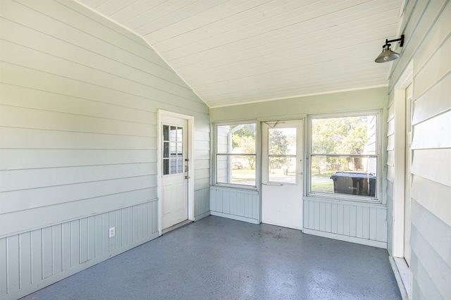 1820 W 3rd Street, Perry, IA 50220