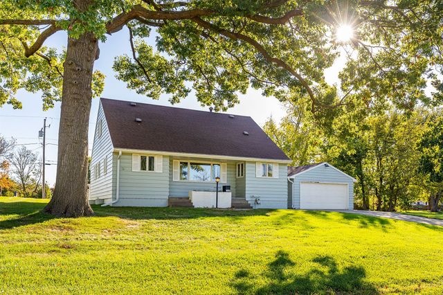 1820 W 3rd Street, Perry, IA 50220