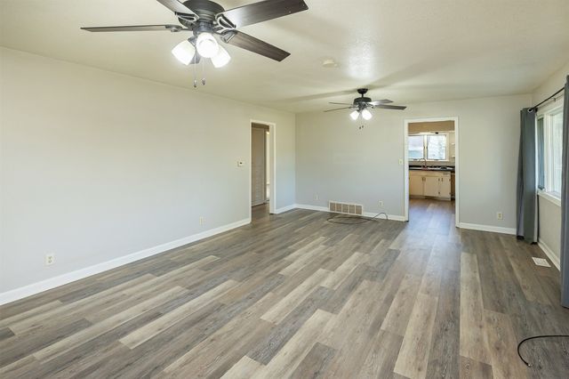 1820 W 3rd Street, Perry, IA 50220