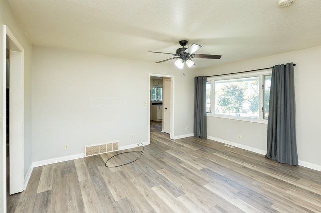 1820 W 3rd Street, Perry, IA 50220