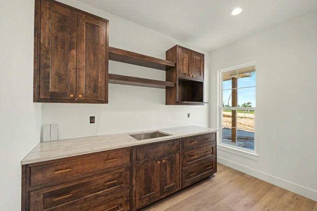 1537 Cedar Point Pl., Salina, KS 67401