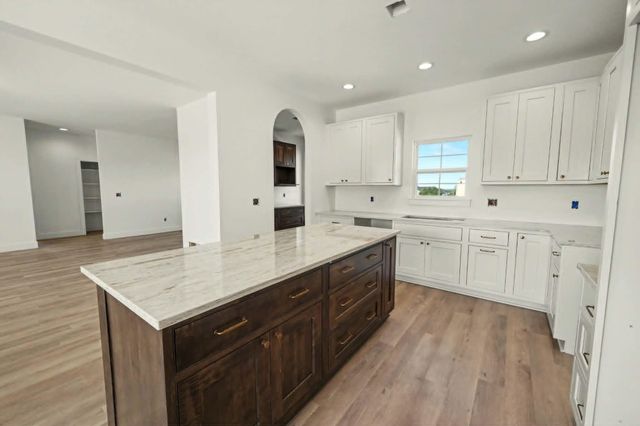 1537 Cedar Point Pl., Salina, KS 67401