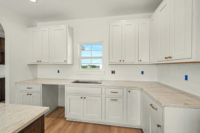 1537 Cedar Point Pl., Salina, KS 67401
