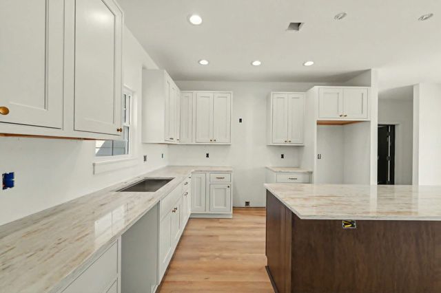 1537 Cedar Point Pl., Salina, KS 67401