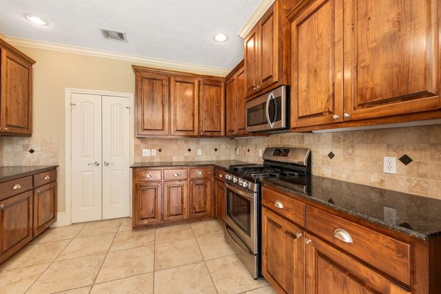 2717 Colony Village Drive, Bryan, TX 77808