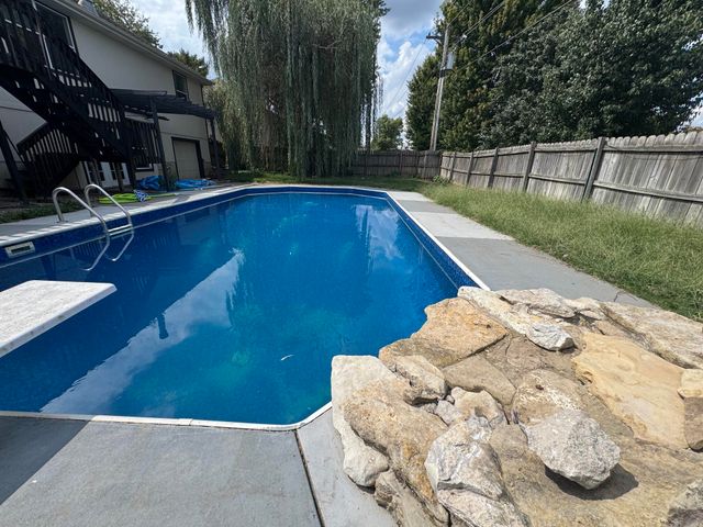 617 E Southeast Hills Court, Nixa, MO 65714