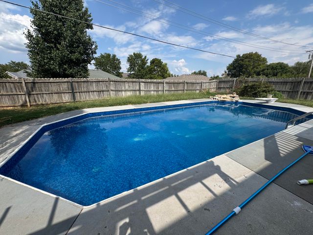 617 E Southeast Hills Court, Nixa, MO 65714