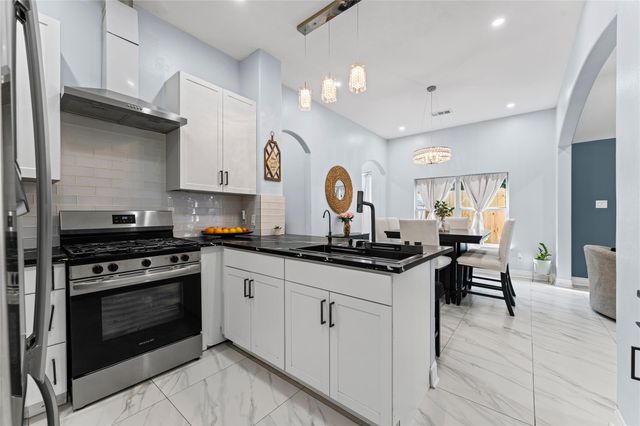 822 Green Pines Forest, Houston, TX 77067