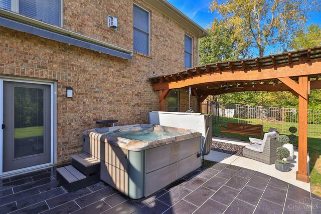 3982 Shadowleaf Drive, Bellbrook, OH 45305