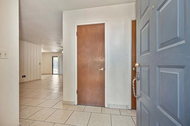 8630 Imran Woods Cir, Citrus Heights, CA 95621