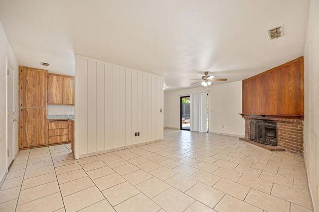 8630 Imran Woods Cir, Citrus Heights, CA 95621