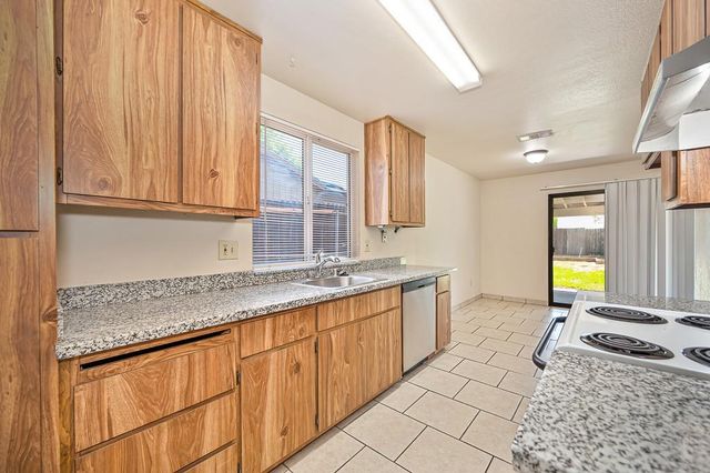 8630 Imran Woods Cir, Citrus Heights, CA 95621