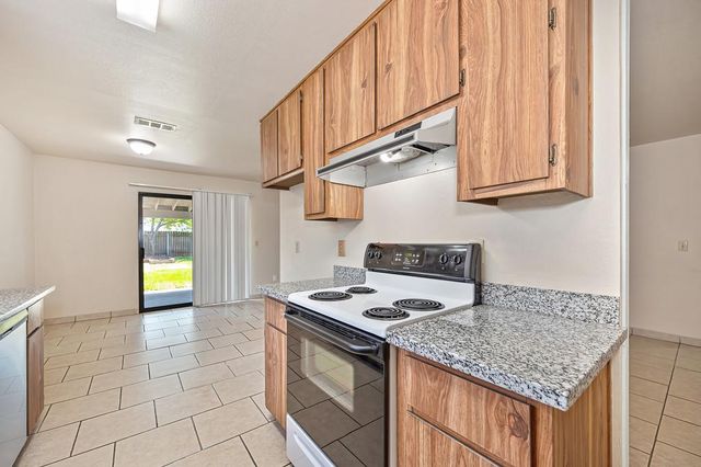 8630 Imran Woods Cir, Citrus Heights, CA 95621