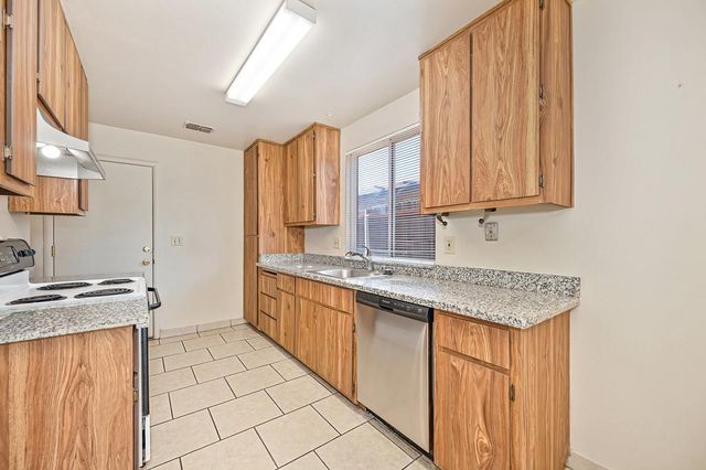 8630 Imran Woods Cir, Citrus Heights, CA 95621