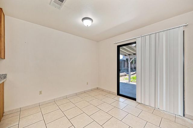 8630 Imran Woods Cir, Citrus Heights, CA 95621