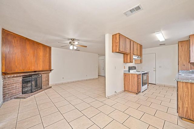 8630 Imran Woods Cir, Citrus Heights, CA 95621