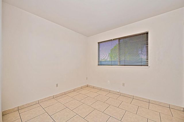 8630 Imran Woods Cir, Citrus Heights, CA 95621