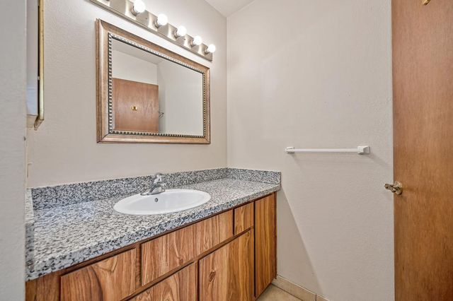 8630 Imran Woods Cir, Citrus Heights, CA 95621