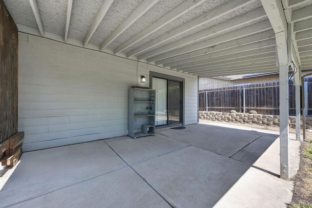 8630 Imran Woods Cir, Citrus Heights, CA 95621