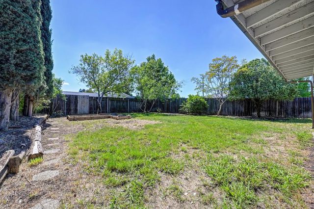 8630 Imran Woods Cir, Citrus Heights, CA 95621