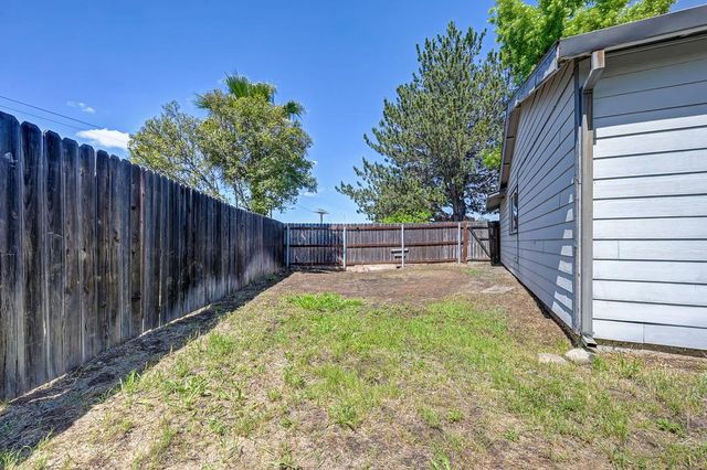 8630 Imran Woods Cir, Citrus Heights, CA 95621