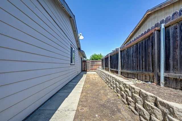 8630 Imran Woods Cir, Citrus Heights, CA 95621