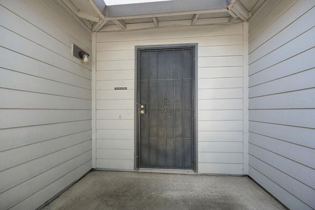 8630 Imran Woods Cir, Citrus Heights, CA 95621