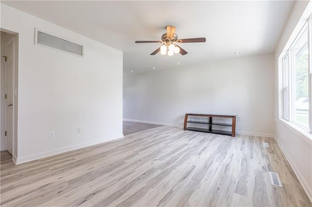 607 NE 66th Terrace, Kansas City, MO 64118