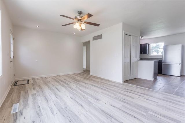 607 NE 66th Terrace, Kansas City, MO 64118