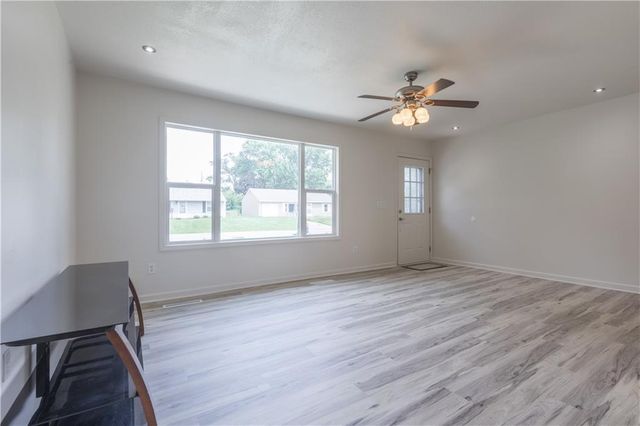 607 NE 66th Terrace, Kansas City, MO 64118