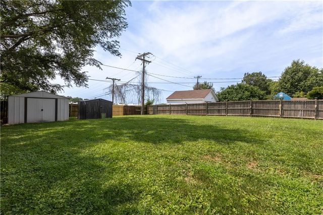 607 NE 66th Terrace, Kansas City, MO 64118