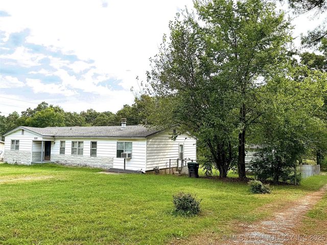 725 Sooner Drive, Tahlequah, OK 74464