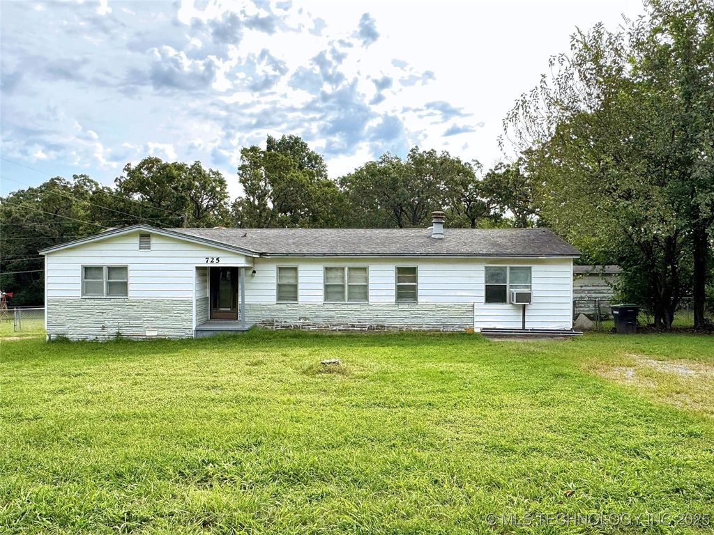 725 Sooner Drive, Tahlequah, OK 74464