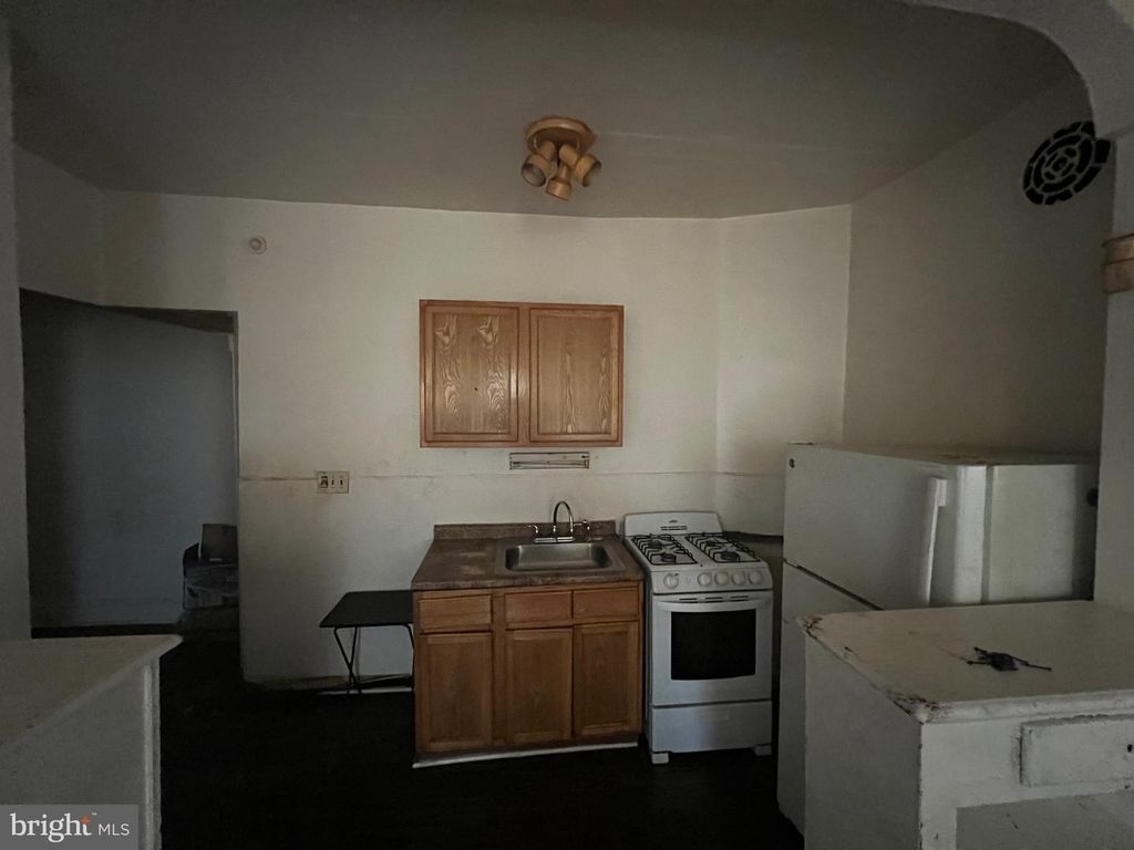 1426 W ROCKLAND ST, Philadelphia, PA 19141