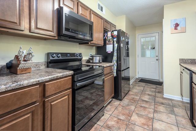 8565 JOHN SUNDERLAND DR, Millington, TN 38053