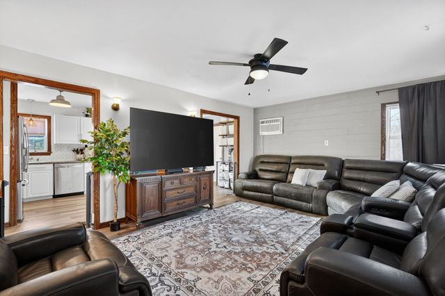 388 W 36th Street N, Newton, IA 50208